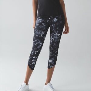 lululemon Black and White High-Waisted Leggings 3/4 length mesh